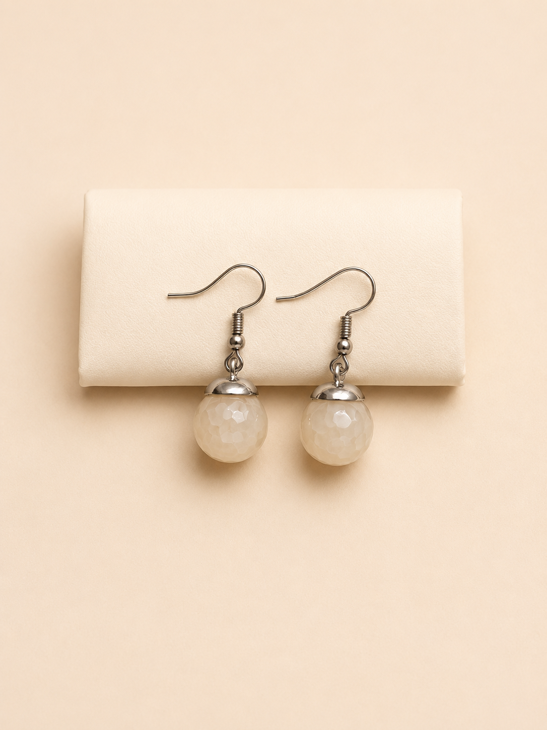 Boucles d'Oreilles Pendantes – Agate Blanche Facettée